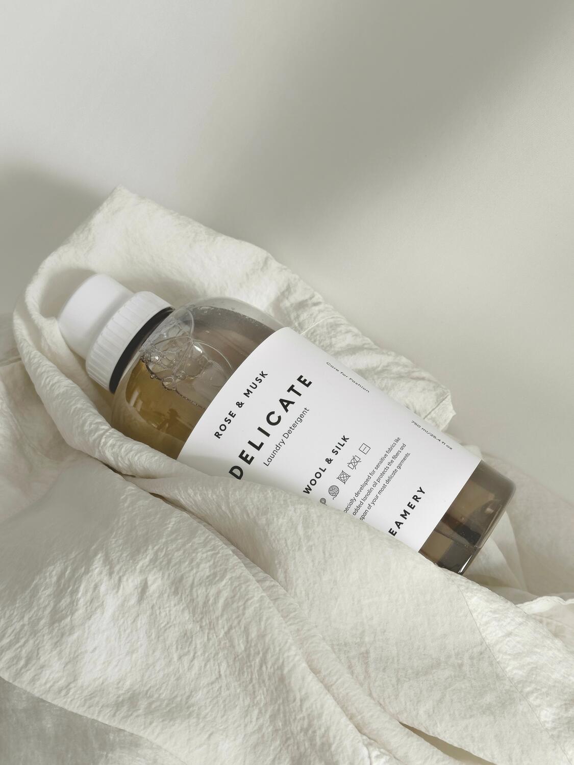 Delicate Laundry vaskemiddel, rose & musk - 750 ml